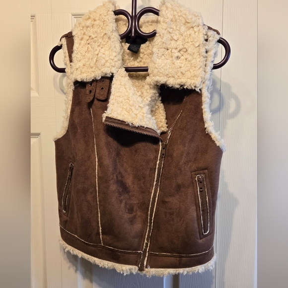🔥🔥🔥SALE🔥🔥🔥Steve Madden Faux Shearling Vest - Picture 1 of 3